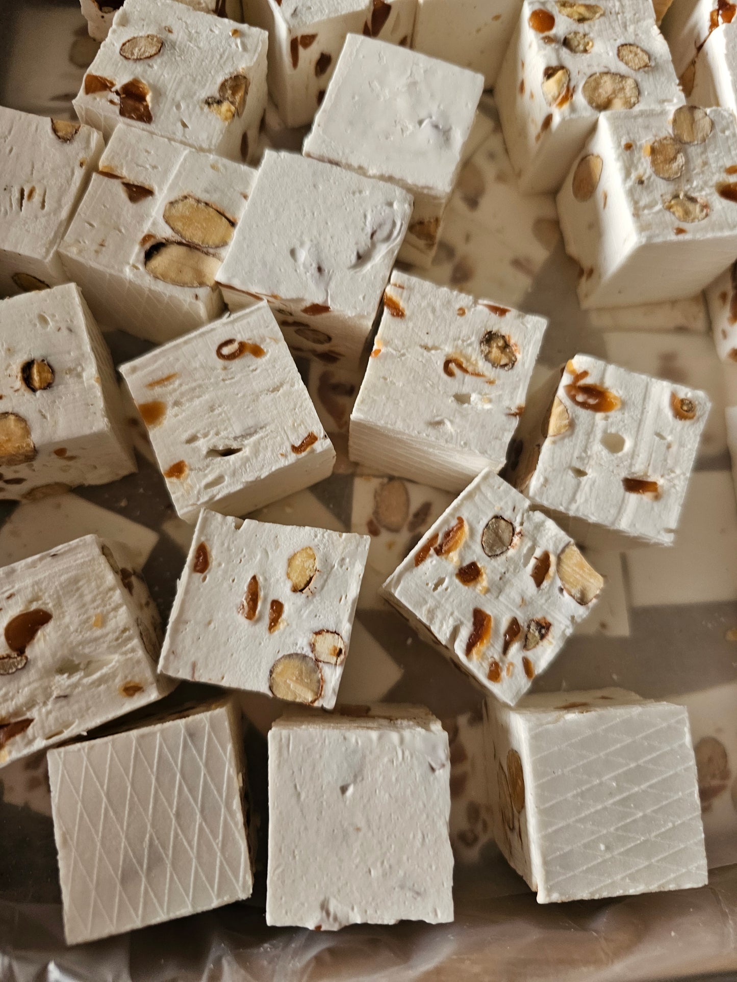 Nougat Cube Caramel Beurre Salé LOTS X4 ENVIRON 100 G